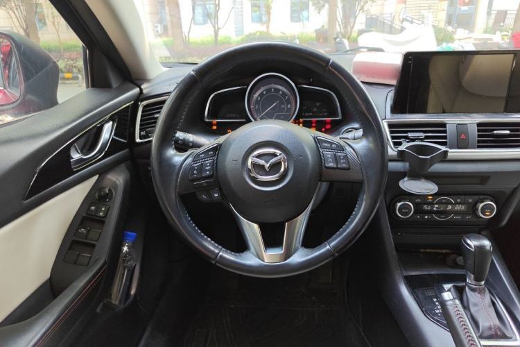 Used Mazda 3 Axela 2014 Sedan 2.0L Automatic Flagship Model Steering Wheel