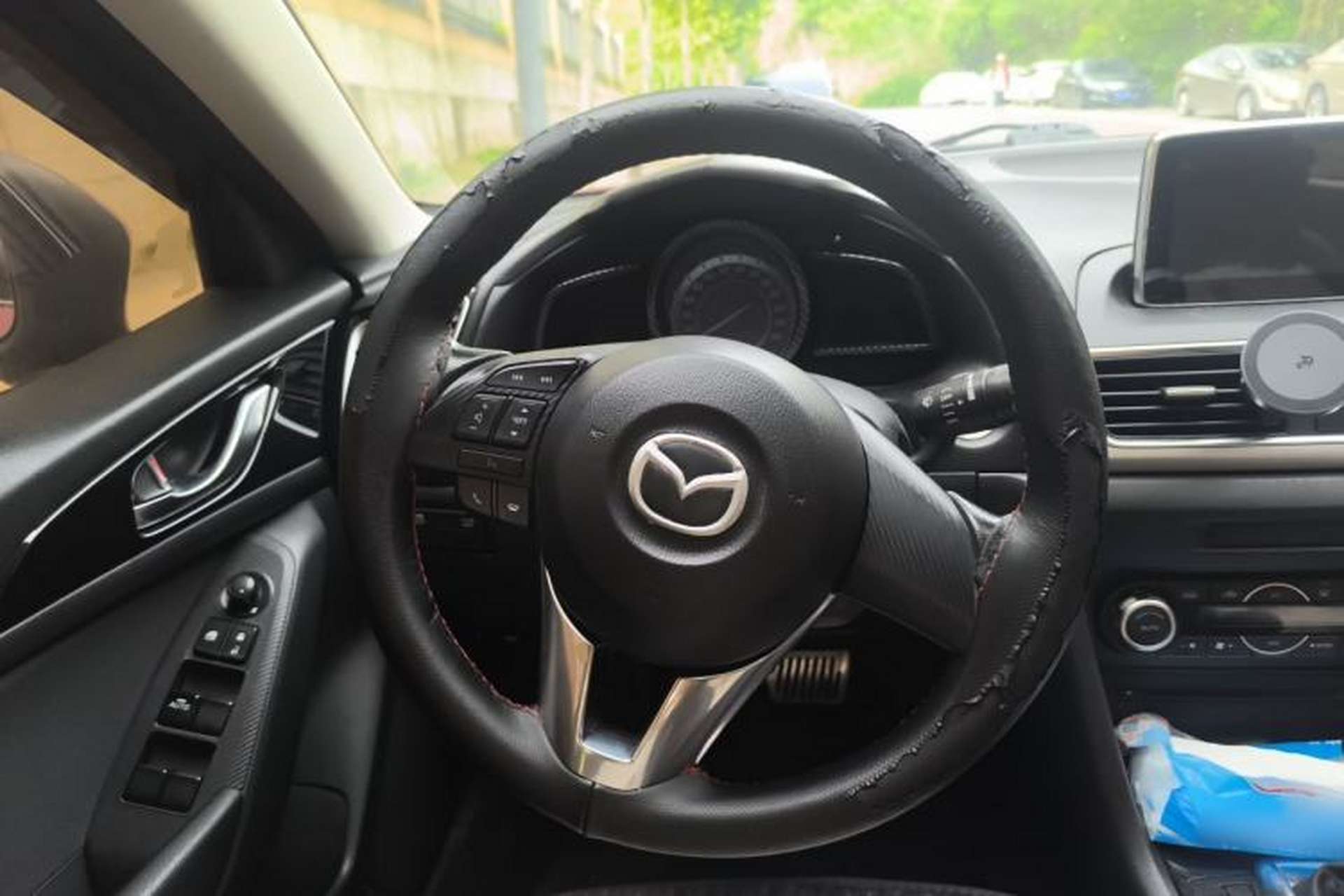 Used Mazda 3 Axela 2014 Sedan 1.5L Automatic Luxury Model Steering Wheel
