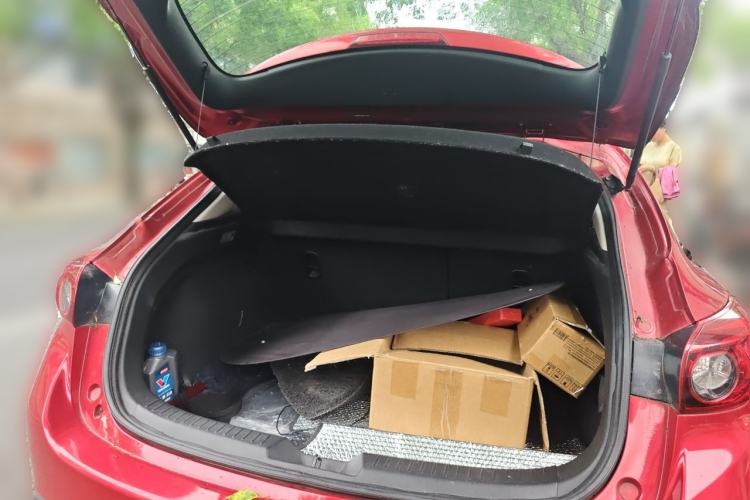 Used Mazda 3 Axela 2014 Hatchback 2.0L Automatic Flagship Model Trunk