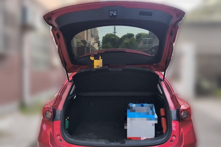 Used Mazda 3 Axela 2014 Hatchback 1.5L Manual Comfort Model Trunk