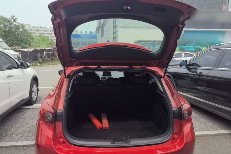Used Mazda 3 Axela 2014 Hatchback 1.5L Automatic Luxury Model Trunk