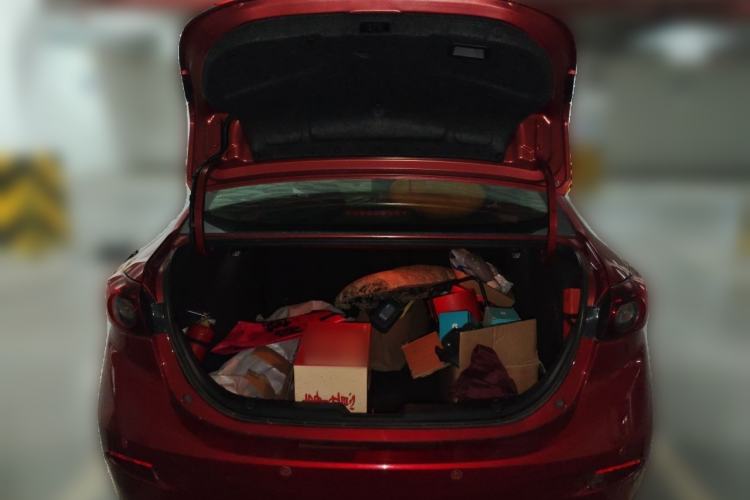 Used Mazda 3 Axela 2014 Sedan 1.5L Manual Comfort Model Trunk