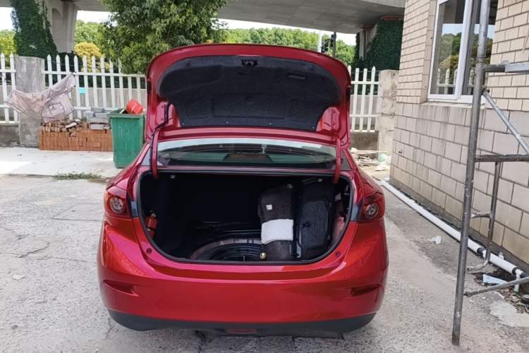 Used Mazda 3 Axela 2014 Sedan 1.5L Automatic Luxury Model Trunk
