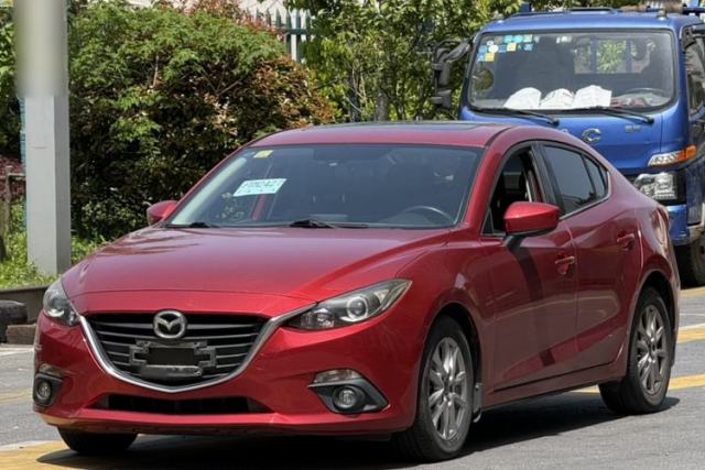Used Mazda 3 Axela 2014 Sedan 1.5L Automatic Luxury Model