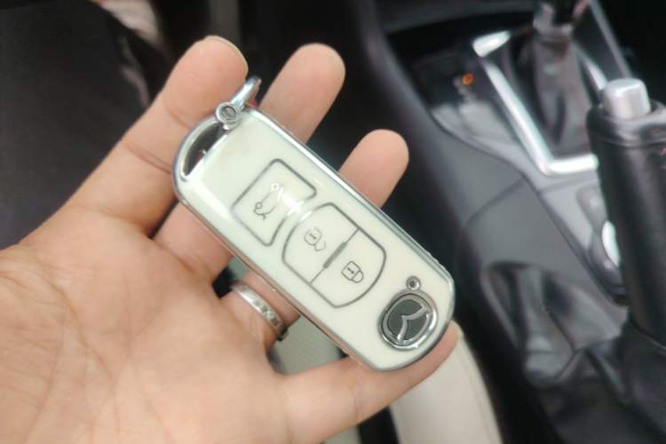 Used Mazda 3 Axela 2014 Sedan 2.0L Automatic Flagship Model Vehicle Key