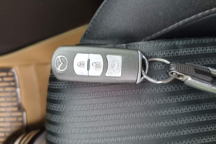 Used Mazda 3 Axela 2014 Sedan 1.5L Manual Comfort Model Vehicle Key