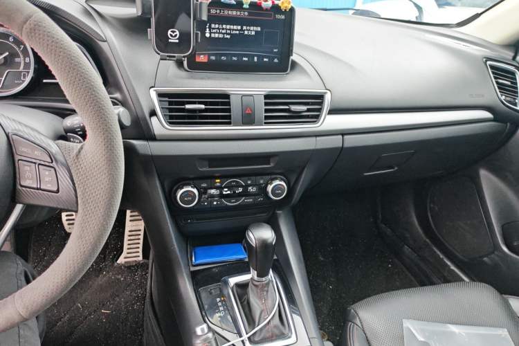 Used Mazda 3 Axela 2014 Hatchback 2.0L Automatic Flagship Model Audio And AC Panel