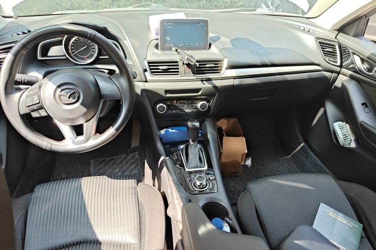 Used Mazda 3 Axela 2014 Sedan 1.5L Automatic Luxury Model Center Console