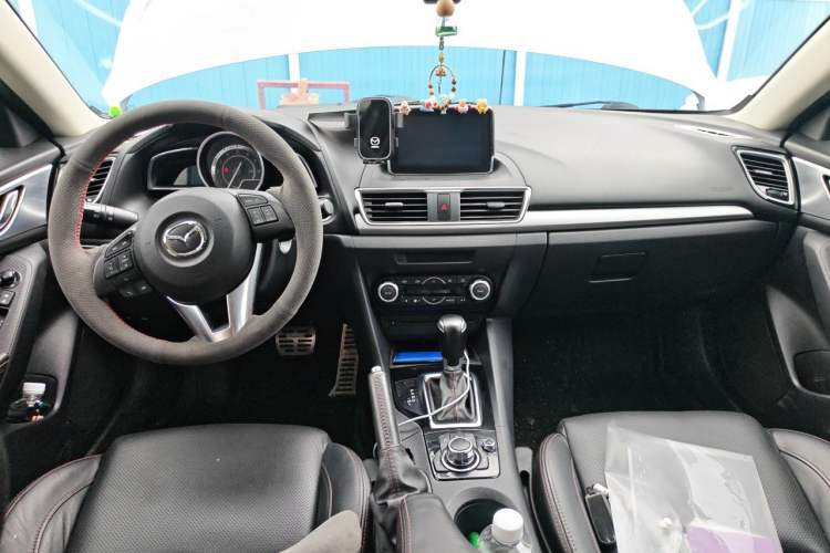 Used Mazda 3 Axela 2014 Hatchback 2.0L Automatic Flagship Model Center Console