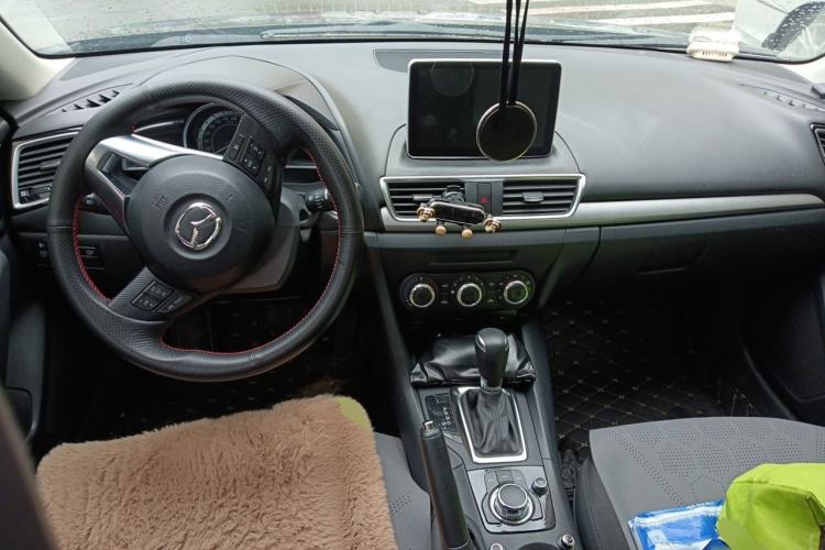 Used Mazda 3 Axela 2014 Sedan 1.5L Automatic Comfort Model Center Console