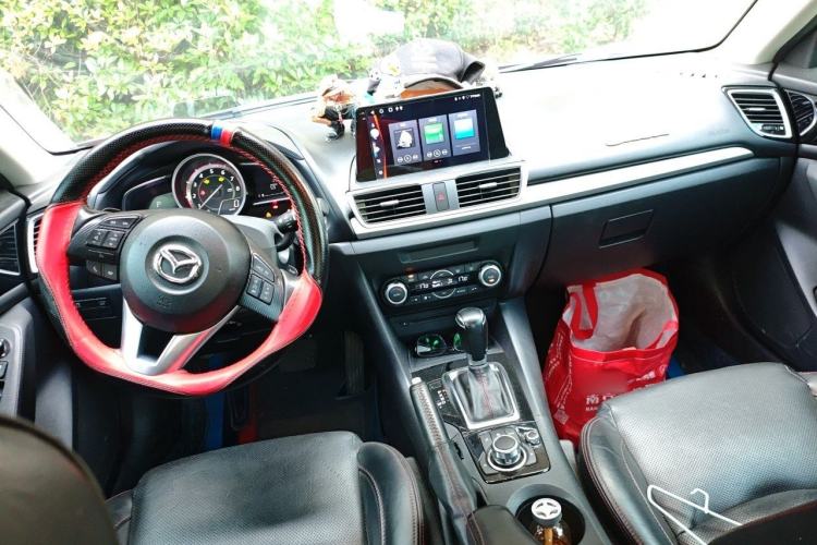 Used Mazda 3 Axela 2014 Sedan 2.0L Automatic Flagship Model Center Console