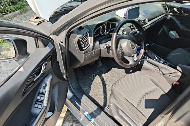 Used Mazda 3 Axela 2014 Sedan 1.5L Automatic Luxury Model Driver Seat