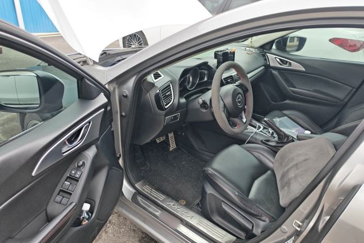 Used Mazda 3 Axela 2014 Hatchback 2.0L Automatic Flagship Model Driver Seat