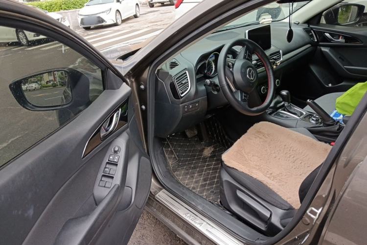 Used Mazda 3 Axela 2014 Sedan 1.5L Automatic Comfort Model Driver Seat