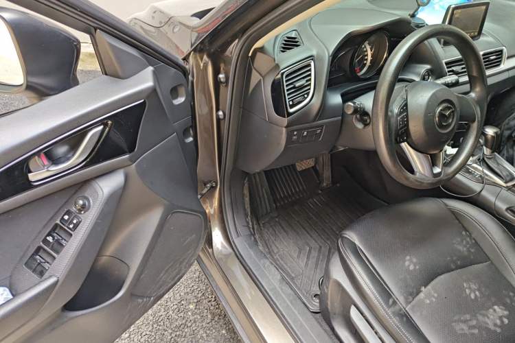 Used Mazda 3 Axela 2014 Hatchback 1.5L Automatic Luxury Model Driver Seat
