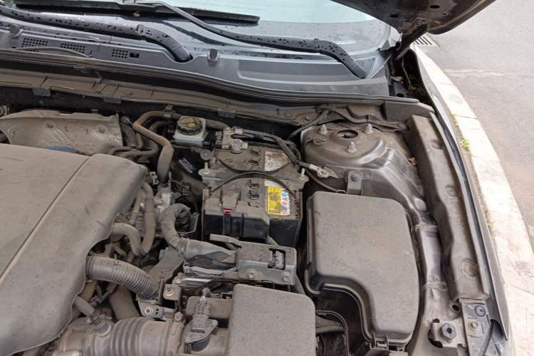 Used Mazda 3 Axela 2014 Sedan 1.5L Automatic Comfort Model Engine Bay Left
