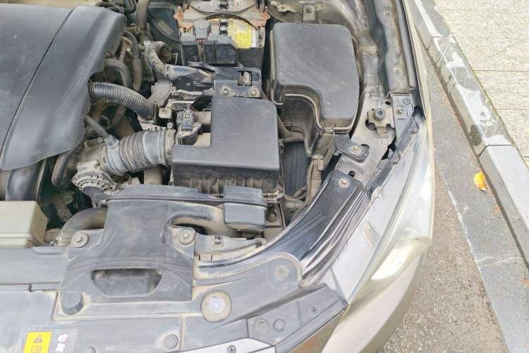 Used Mazda 3 Axela 2014 Sedan 1.5L Automatic Comfort Model Engine Bay Left