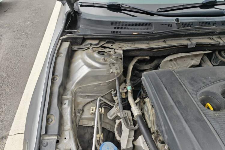 Used Mazda 3 Axela 2014 Hatchback 2.0L Automatic Flagship Model Engine Bay Right