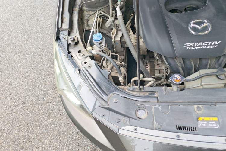Used Mazda 3 Axela 2014 Sedan 1.5L Automatic Comfort Model Engine Bay Right
