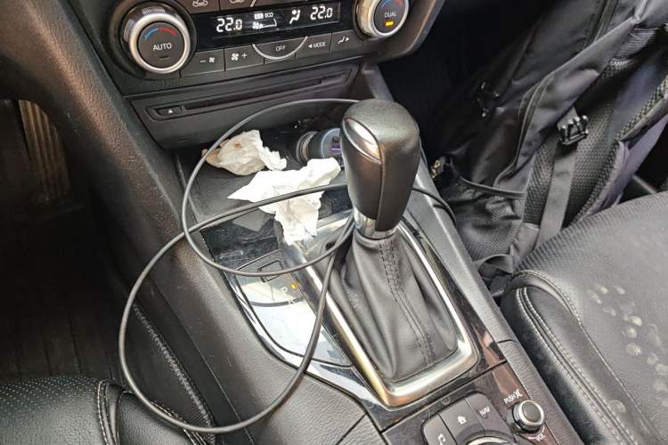 Used Mazda 3 Axela 2014 Hatchback 1.5L Automatic Luxury Model Gear Lever