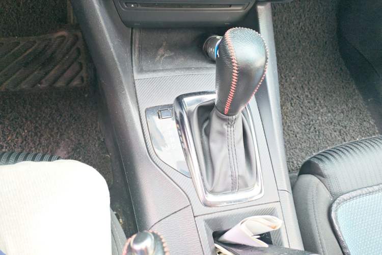 Used Mazda 3 Axela 2014 Sedan 1.5L Automatic Comfort Model Gear Lever