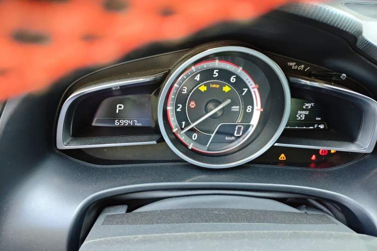 Used Mazda 3 Axela 2014 Sedan 2.0L Automatic Flagship Model Odometer Close Up