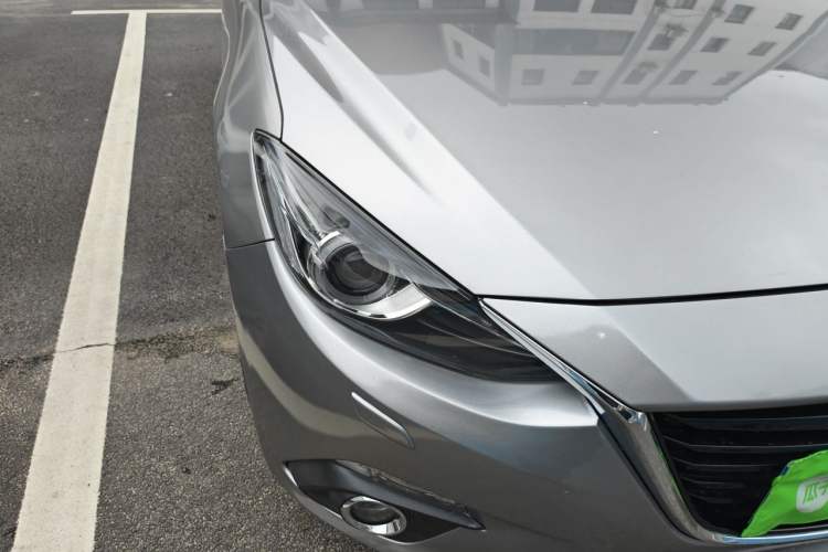 Used Mazda 3 Axela 2014 Hatchback 2.0L Automatic Flagship Model Right Front Headlight