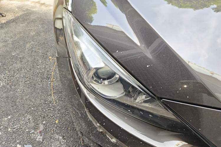 Used Mazda 3 Axela 2014 Hatchback 1.5L Automatic Luxury Model Right Front Headlight