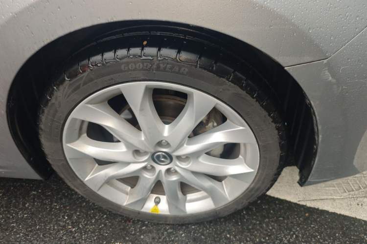 Used Mazda 3 Axela 2014 Hatchback 2.0L Automatic Sport Model Right Front Wheel Hub