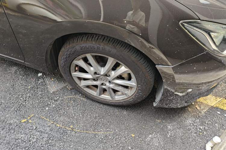Used Mazda 3 Axela 2014 Hatchback 1.5L Automatic Luxury Model Right Front Wheel Hub