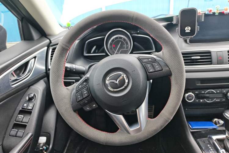 Used Mazda 3 Axela 2014 Hatchback 2.0L Automatic Flagship Model Steering Wheel