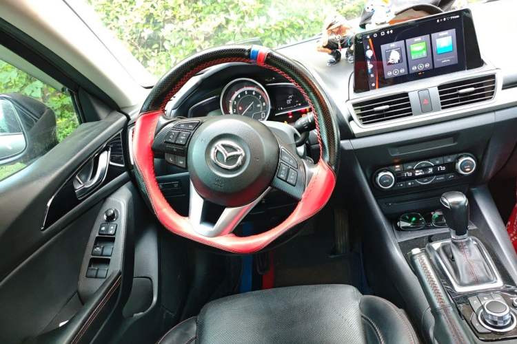Used Mazda 3 Axela 2014 Sedan 2.0L Automatic Flagship Model Steering Wheel