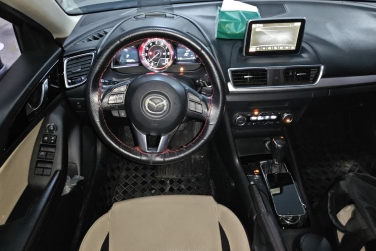 Used Mazda 3 Axela 2014 Sedan 2.0L Automatic Flagship Model Steering Wheel