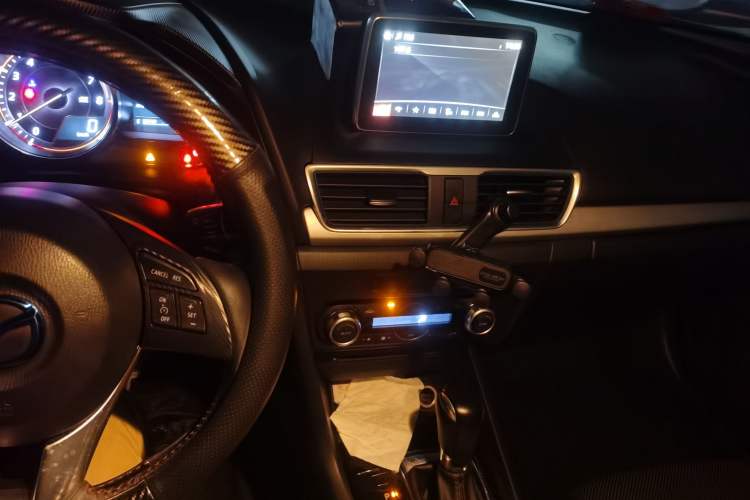 Used Mazda 3 Axela 2014 Sedan 2.0L Automatic Flagship Model Audio And AC Panel