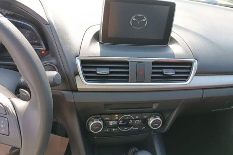 Used Mazda 3 Axela 2014 Sedan 2.0L Automatic Flagship Model Audio And AC Panel