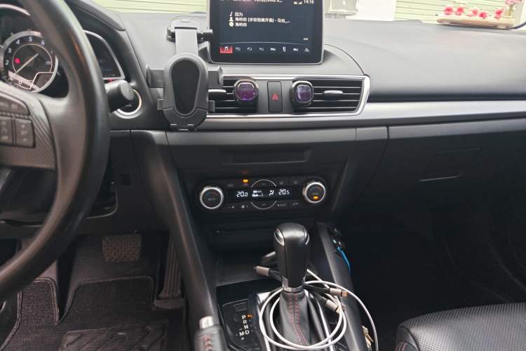 Used Mazda 3 Axela 2014 Hatchback 2.0L Automatic Flagship Model Audio And AC Panel