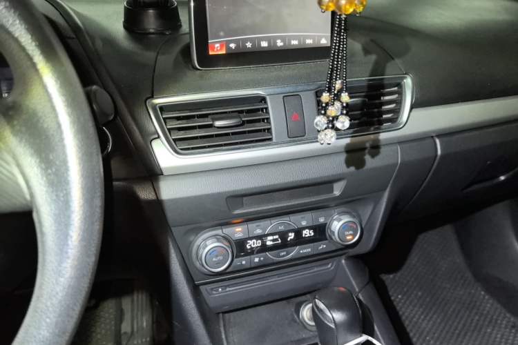 Used Mazda 3 Axela 2014 Sedan 1.5L Automatic Luxury Model Audio And AC Panel