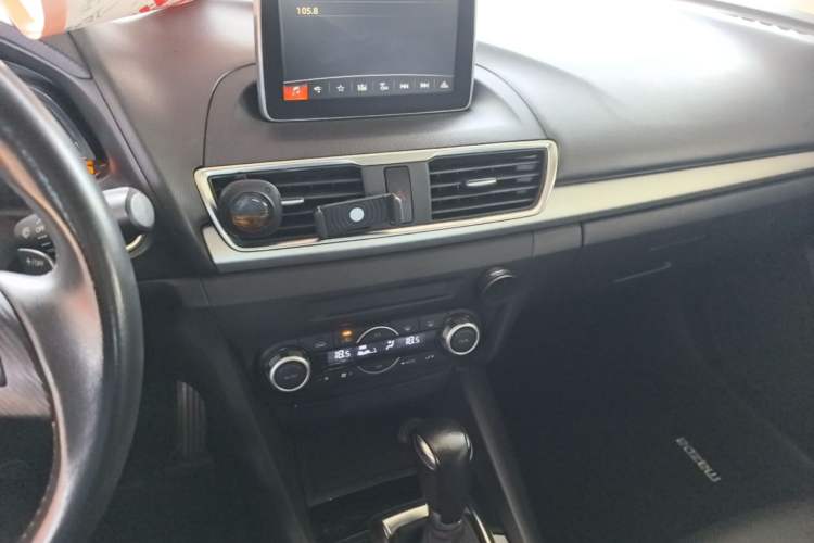 Used Mazda 3 Axela 2014 Hatchback 2.0L Automatic Flagship Model Audio And AC Panel