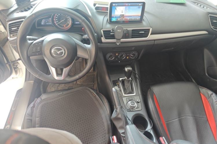 Used Mazda 3 Axela 2014 Sedan 1.5L Automatic Comfort Model Center Console