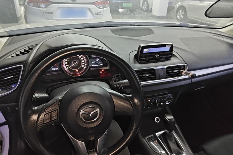 Used Mazda 3 Axela 2014 Sedan 1.5L Automatic Comfort Model Center Console