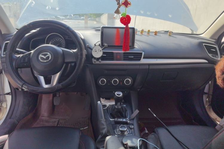 Used Mazda 3 Axela 2014 Sedan 1.5L Manual Comfort Model Center Console