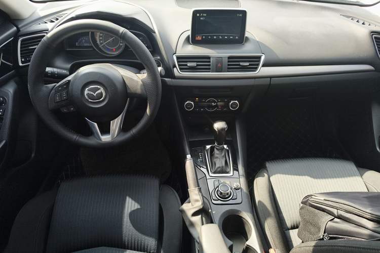 Used Mazda 3 Axela 2014 Sedan 1.5L Automatic Luxury Model Center Console