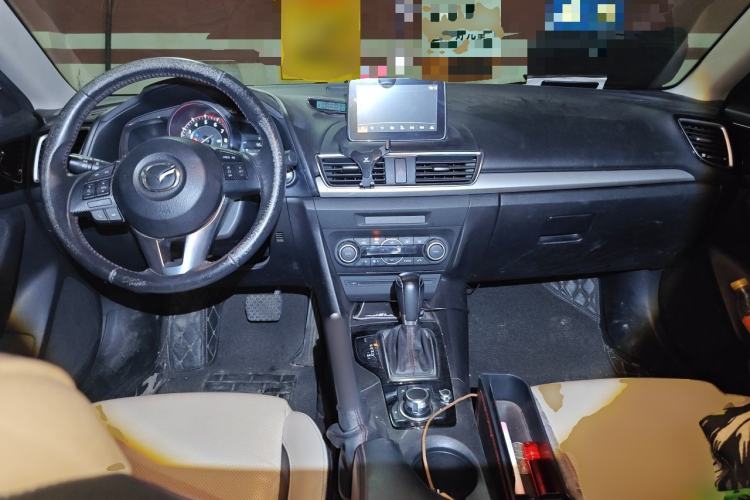 Used Mazda 3 Axela 2014 Sedan 2.0L Automatic Flagship Model Center Console