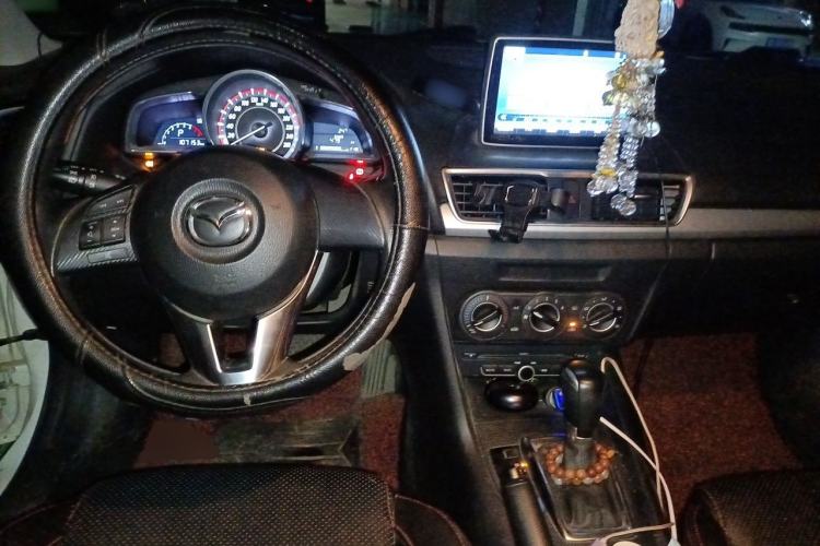 Used Mazda 3 Axela 2014 Sedan 1.5L Automatic Comfort Model Center Console