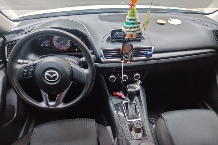 Used Mazda 3 Axela 2014 Sedan 1.5L Automatic Comfort Model Center Console