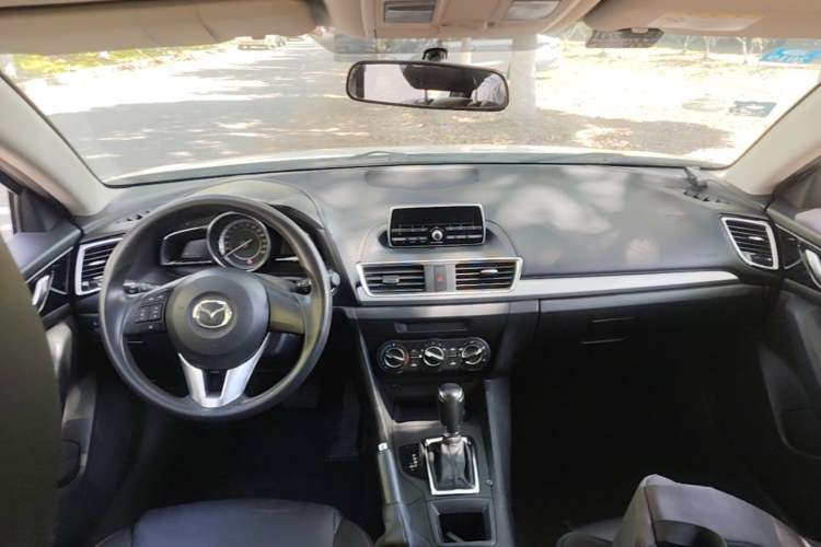 Used Mazda 3 Axela 2014 Sedan 1.5L Automatic Comfort Model Center Console