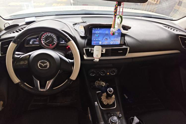 Used Mazda 3 Axela 2014 Sedan 1.5L Manual Comfort Model Center Console