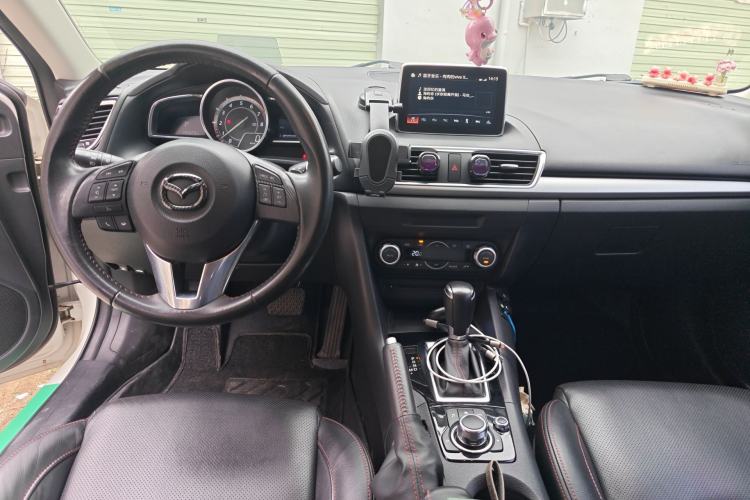 Used Mazda 3 Axela 2014 Hatchback 2.0L Automatic Flagship Model Center Console