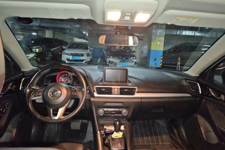 Used Mazda 3 Axela 2014 Hatchback 2.0L Automatic Flagship Model Center Console