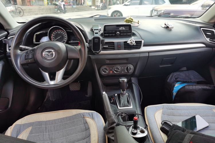 Used Mazda 3 Axela 2014 Sedan 1.5L Automatic Comfort Model Center Console